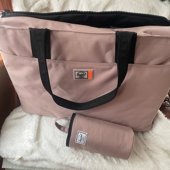 Herschel Cooler Bag - Picture 1 of 2